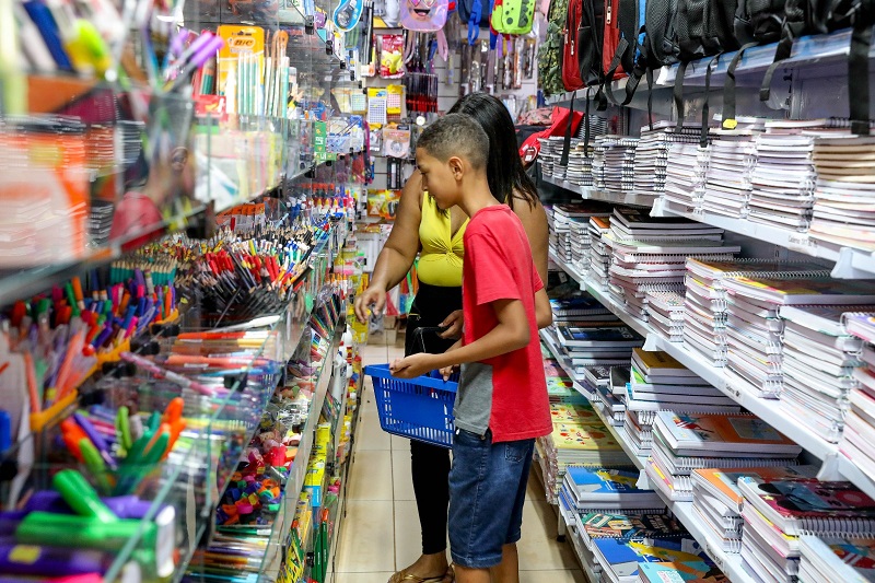 Começa a fiscalização da lista de material de escolas particulares do DF